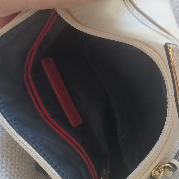 TOMMY HILFIGER Cream Pebbled Crossbody Bag With Inside & Outside Pockets - Picture 11 of 14
